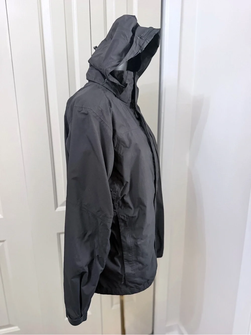 The North Face Black Hooded Waterproof Rain Jacket Men’s Medium
